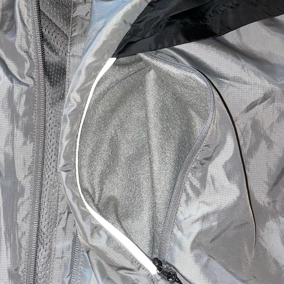 NWOT Men’s adidas rain jacket with fleece pockets - Picture 7 of 8